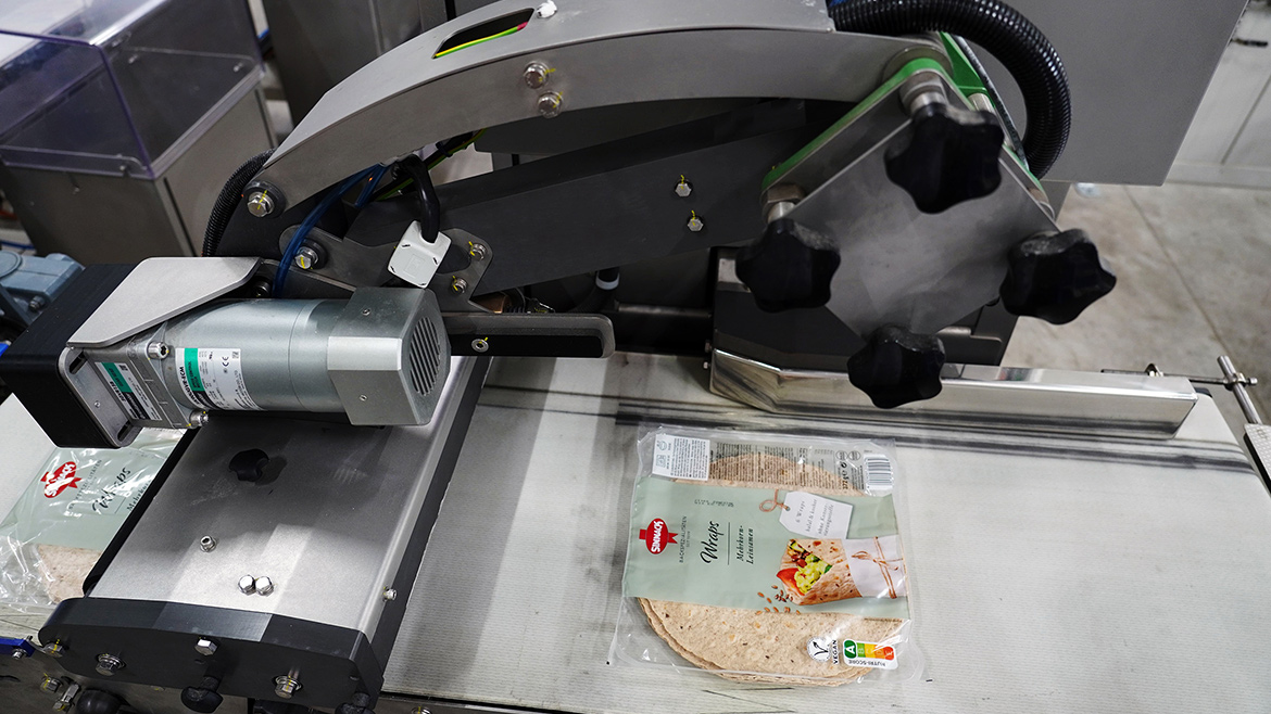 The installation of an Ishida AirScan leak detection system at Sinnack Snacks, Germany’s only large-scale bakery to focus on tortillas, has enabled the company to automate its end-of-line packing process.